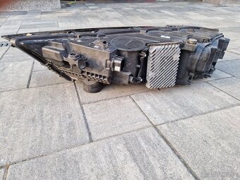 Svetlo Q7 4M0 941 040C - 2