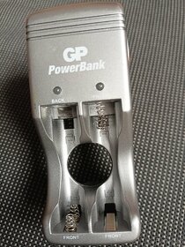 Nabíječka baterií GP Power Bank, málo používaná - 2