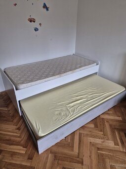 Rozkládací postel s matracemi - 2