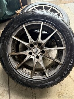 Alu kola 17 + Zánovní zimní pneu 235/55/17 + šrouby - 2