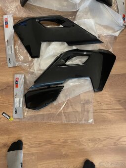 Černé plasty Husqvarna FE, TE 24-25 - 2