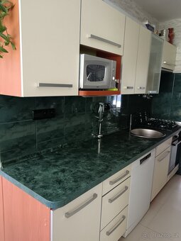 Kuchyňská linka s protilinkou a potravinovou skrini - 2