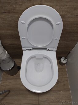 Závěsné WC bezrantlové, softclose prkýnko - 2