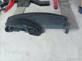 BMW E36 sedan palubní deska - 2