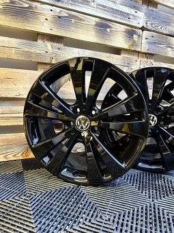 Volkswagen Passat B7, B8 - originální ALU disky 5x112 R18 - 2