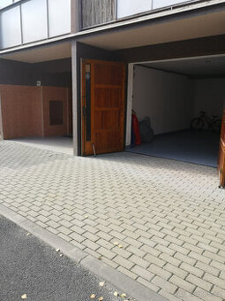 PRODEJ PROSTORNÉ GARÁŽE VE SLAVIČÍNĚ - 2