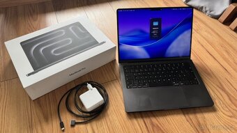 Apple MacBook Pro 14 - M3 Pro 11-Core - 18GB Ram - 512 SSD - 2