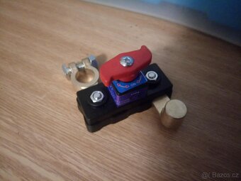Odpojovač autobaterie 12V/24V - 2