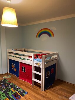 Dětská vyvýšená postel se schůdky - 2