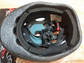 Prodám nové i málo používané dětské helmy různých velikostí - 2