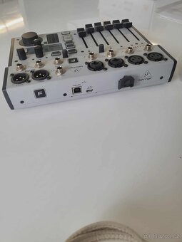 Behringer flow 8 - 2