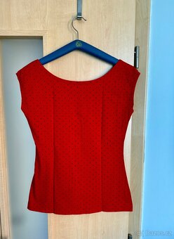 Červené dám. puntíkaté tričko, vel. S - 2