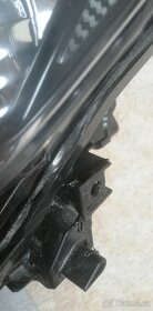 Leve predni svetlo mazda 2 2017 - 2