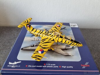 KOVOVÝ MODEL LETADLA L-29 DELFÍN - 2