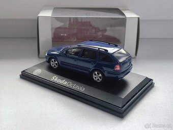 Model auta Škoda Octavia Combi modrá, Abrex 1:43 - 2
