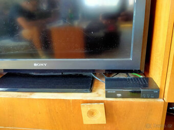 LCD televize Sony KDL-32S5500 - 2