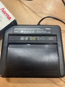 Nabíječka baterii Hama - 2