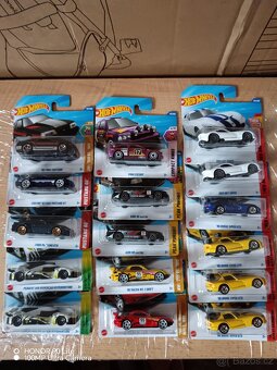 Autíčka Hot wheels a Matchbox - 2