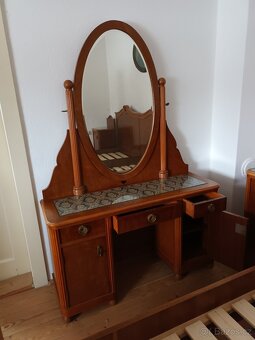 Prodám starožitný nábytek - ložnice. - 2