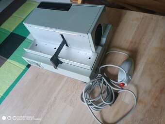 Promítačka diapozitivů Aspectomat J24B - 2