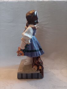 Graniton - Holčička v kroji - porcelánová figurka - 2