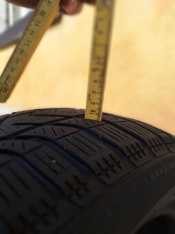 PIRELLI zimní 205/55 R16 91H, 4mm - 2