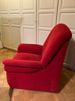 Červené křeslo s podnožníkem - za odvoz - 2