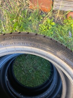 235/40 R19 zimní pneu - 2