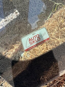Subaru Forester SF čelní sklo, nové - 2
