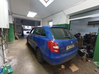 Prodám Škodu Fabii na náhradní díly nebo na opravu. - 2