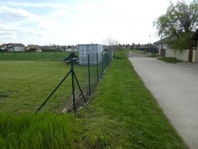 Pronájem zasíťovaného pozemku - Šestajovice - 2