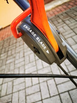 Sekačka Husqvarna Honda. Spojka nože - 2