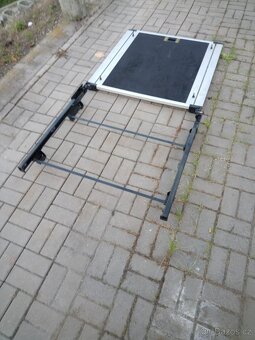 Výsuvná podlaha kufru včetně koberce - 2