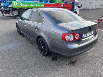 Volkswagen Jetta 2.0 FSI Sportline - 2