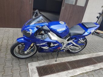 Yamaha R1 - 2