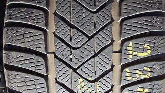 Zimnímatiky pneu 235/40/19 Pirelli - 2