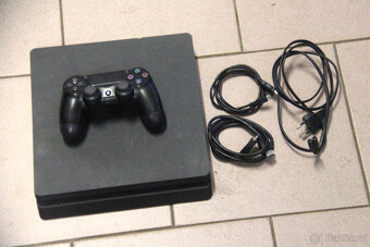 Sony PlayStation 4 1TB + ovladač - 2