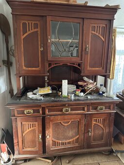 Starožitný kredenc - 2