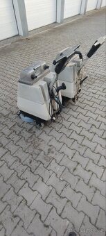 Podlahový mycí stroj Numatic - 2