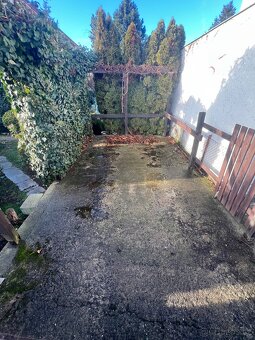 Pronájem parkovacího stání za uzamykatelnou bránou P4 - 2