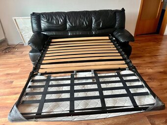 Černá kožená rozkládací sedačka - 2