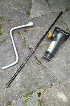 Originální zvedák, tyč a klíč na rezervu Ssangyong Rexton - 2