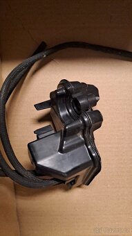 Podtlakový zásobník pro BMW, MINI, číslo dílu 11 65 8581292 - 2