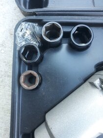 Rázový utahovák na 220V. - 2