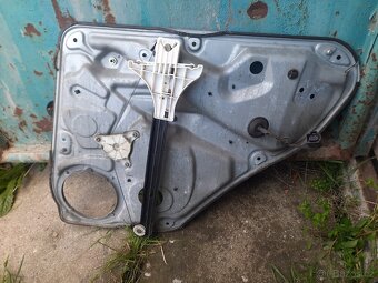 Levá zadní stahovačka VW Passat B5 - 2