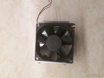 Chladič pro polovodiče s ventilátorem 12V - 2