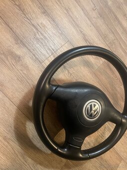 Tříramenný kožený volant VW - 2
