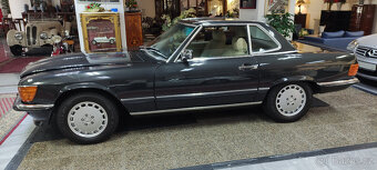 Mercedes-Benz SL R107 560 - 2