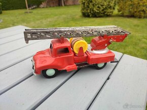 Starožitná hračka hasiči - 2