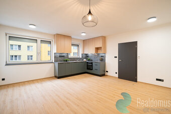Pronájem nadstandardního bytu 2+kk, 57,6 m², B. Smetany, Čes - 2